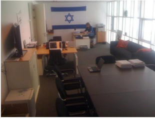 Israëlische vlag in het Gemeentehuis in Den Haag