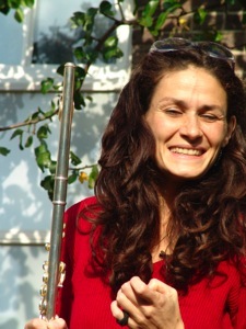Amazigh-Nl zangeres Fatima-Zohra treedt op in Den Haag