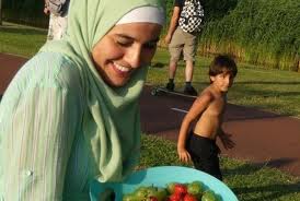 Gemeenteraad Amsterdam stelt vragen over Meid van Halal